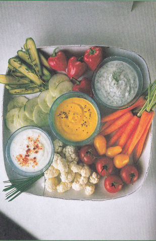 assiette_de_petits_legumes_et_leurs_sauces